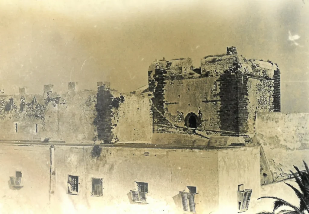 Mastio del castello e fortificazioni fotografati nel 1965